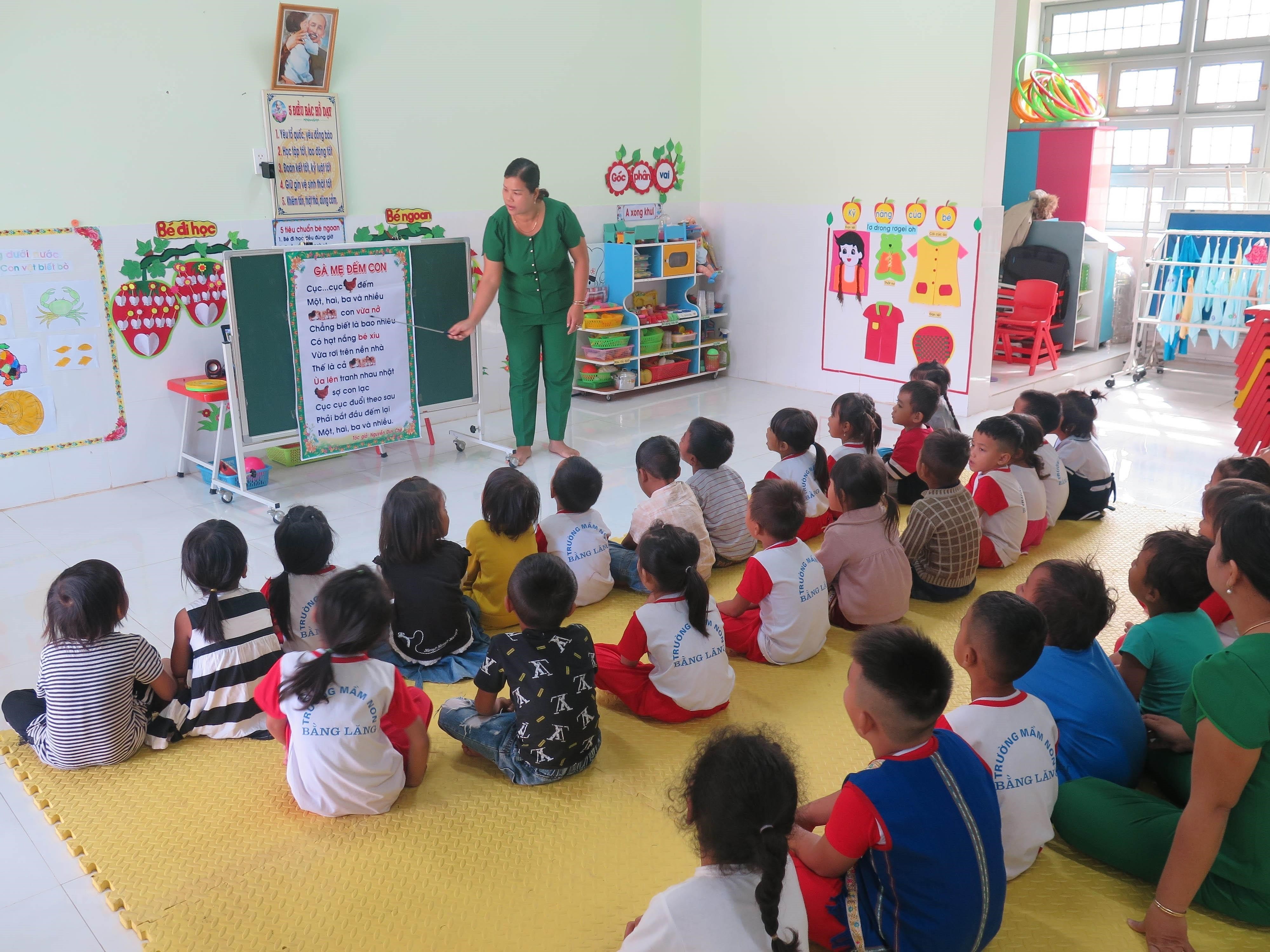 Ưu  nhược điểm của mô hình giáo dục bán hoà nhập by Thanh Nguyen