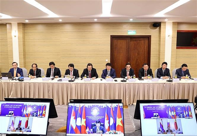 PM attends 11th Cambodia-Laos-Vietnam summit on development triangle area hinh anh 4