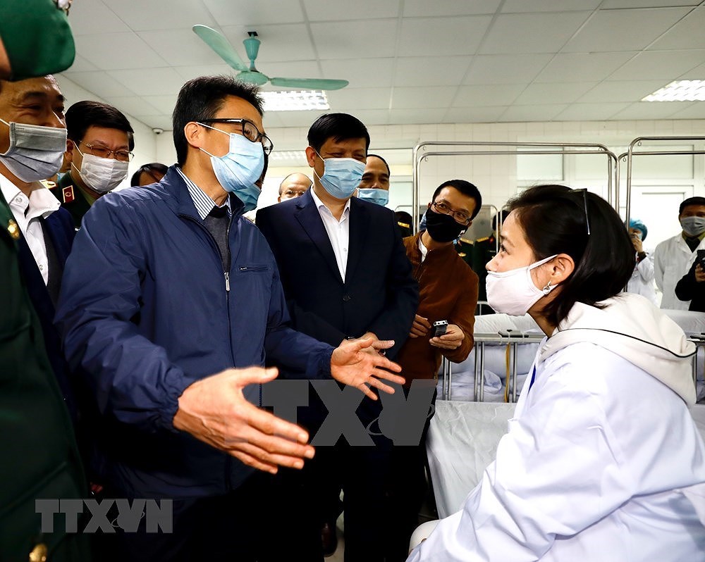 Deputy PM visits first cases of clinical trials of COVID-19 vaccine Nano Covax hinh anh 3