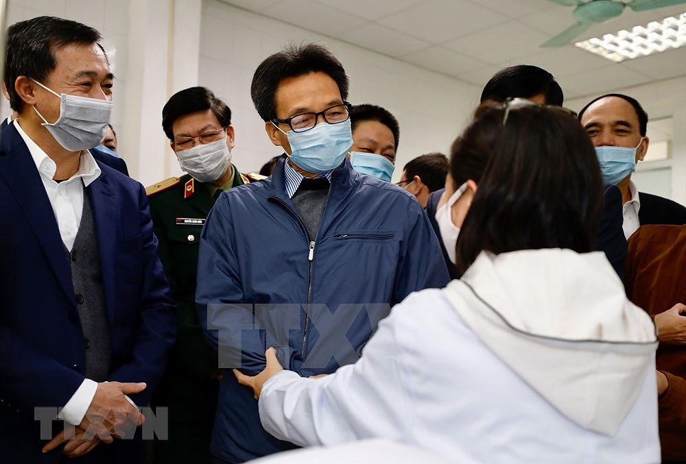 Deputy PM visits first cases of clinical trials of COVID-19 vaccine Nano Covax hinh anh 4