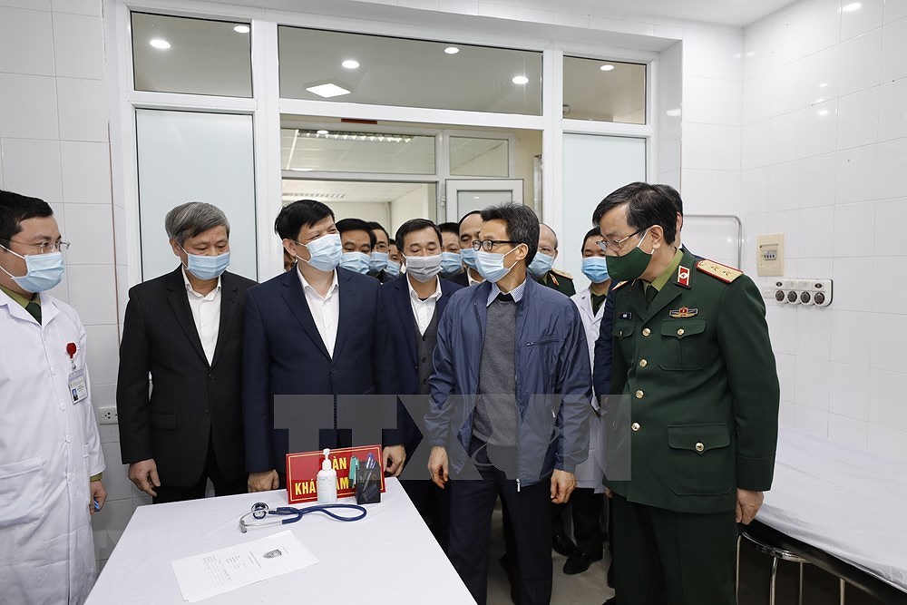 Deputy PM visits first cases of clinical trials of COVID-19 vaccine Nano Covax hinh anh 6