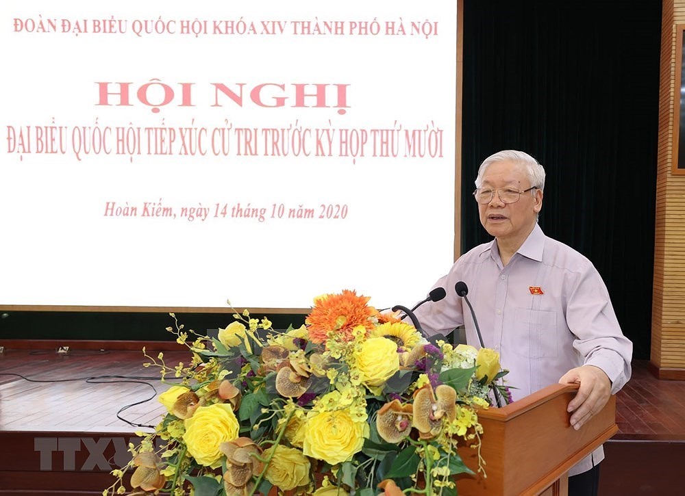 Party, State leader meets Hanoi voters hinh anh 6