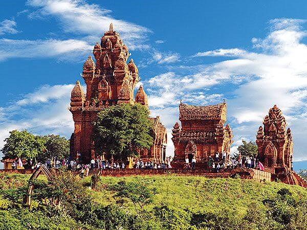 Vietnam tourism: Mysterious Po Klong Garai Cham Tower hinh anh 1