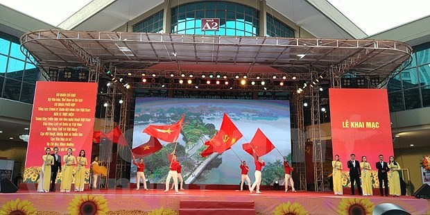Exhibition on Communist Party of Vietnam marks 13th National Congress hinh anh 1
