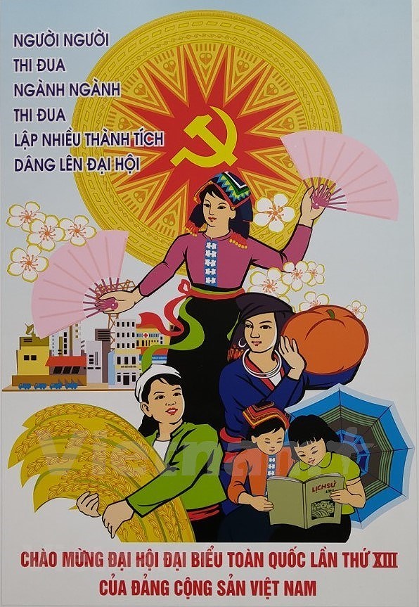 Exhibition on Communist Party of Vietnam marks 13th National Congress hinh anh 5