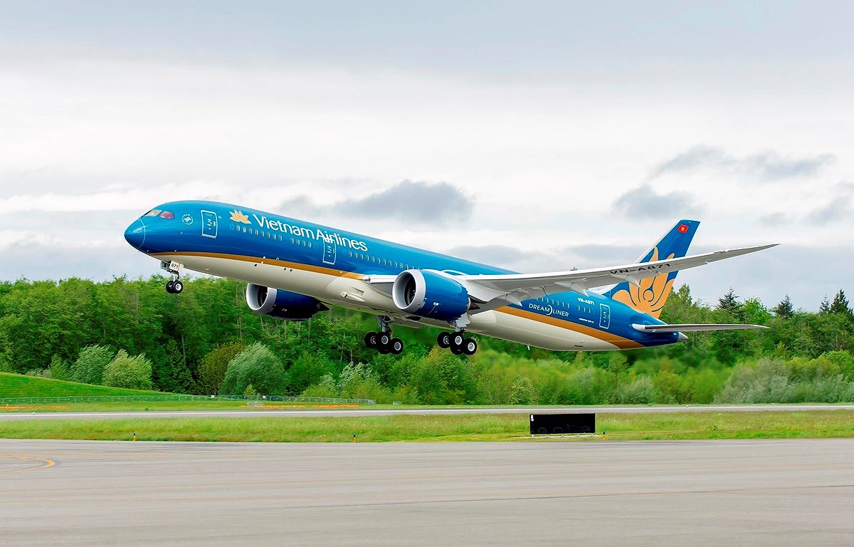 Vietnam Airlines vows best services possible during 13th National Party Congress hinh anh 1
