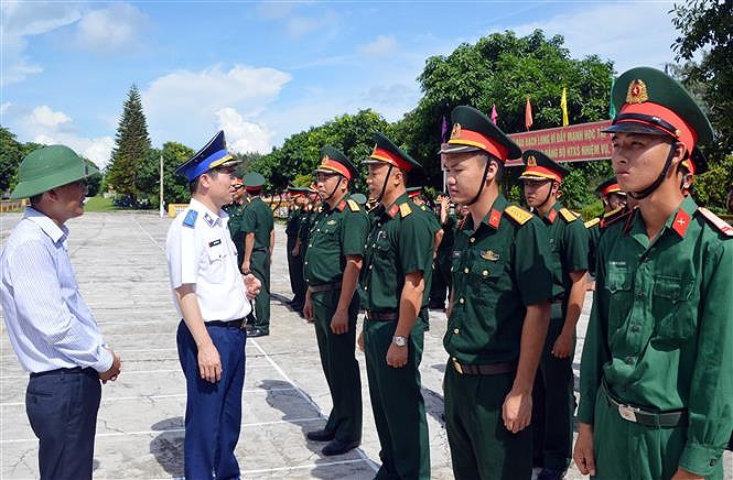 Programme upholds ties between Vietnamese coast guards and fishermen hinh anh 4