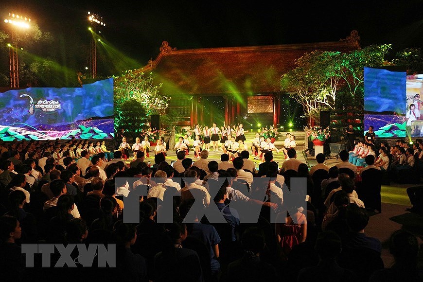 Performance celebrates Uncle Ho’s 130th birthday hinh anh 13