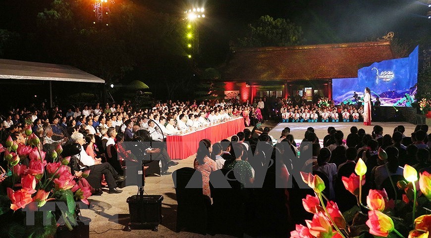 Performance celebrates Uncle Ho’s 130th birthday hinh anh 14