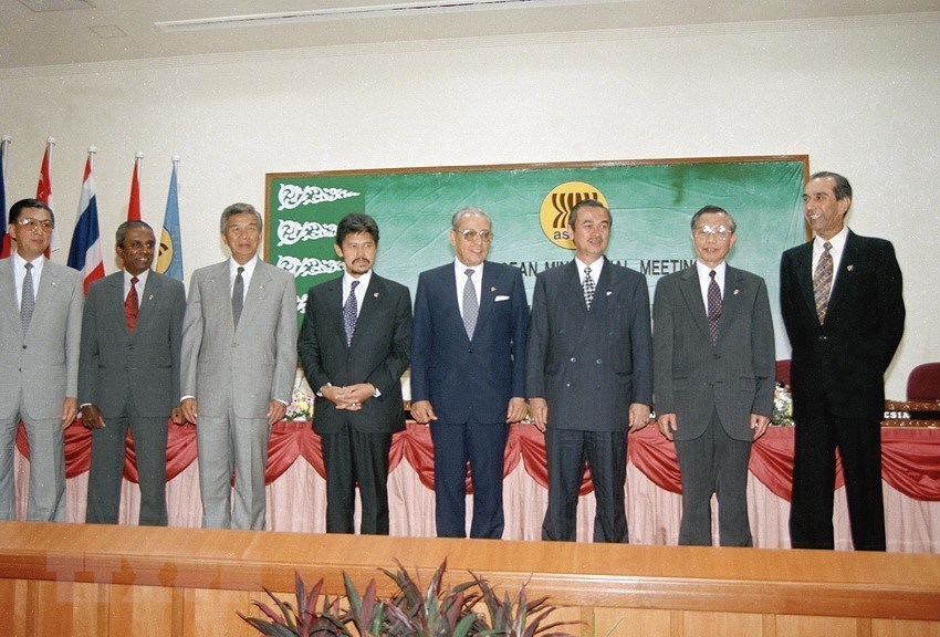 Vietnam becomes ASEAN’s 7th member hinh anh 3