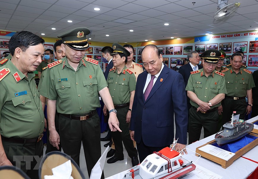 PM Nguyen Xuan Phuc attends 76th national conference of public security forces hinh anh 17