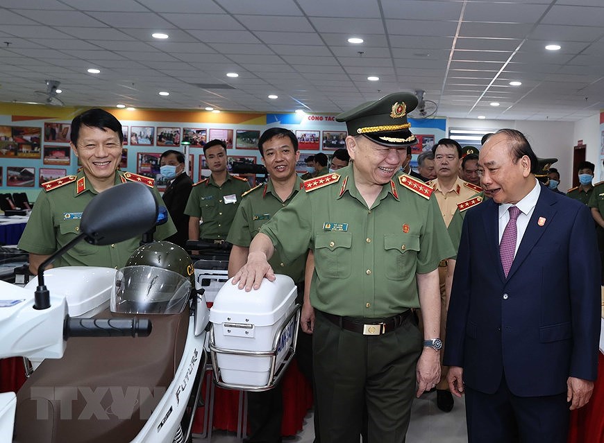 PM Nguyen Xuan Phuc attends 76th national conference of public security forces hinh anh 18