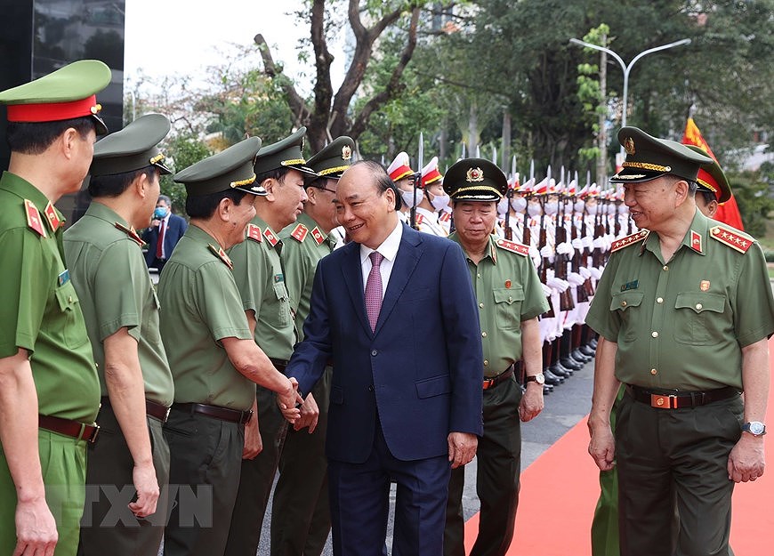 PM Nguyen Xuan Phuc attends 76th national conference of public security forces hinh anh 2