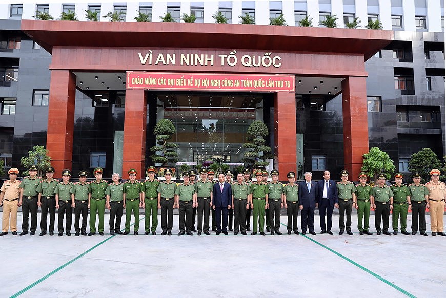 PM Nguyen Xuan Phuc attends 76th national conference of public security forces hinh anh 4