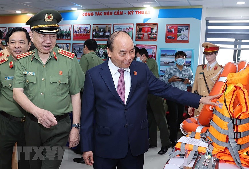 PM Nguyen Xuan Phuc attends 76th national conference of public security forces hinh anh 16