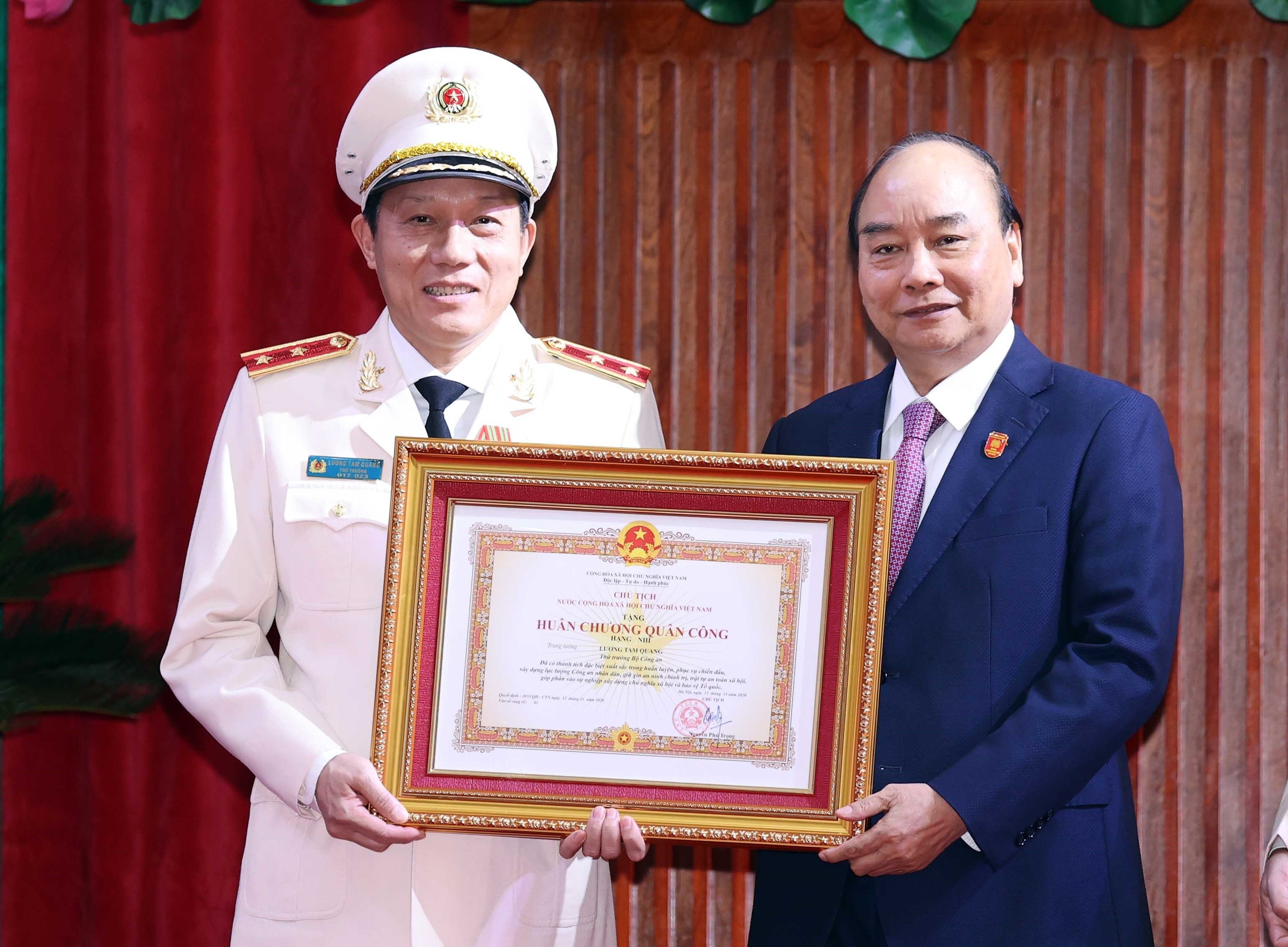 PM Nguyen Xuan Phuc attends 76th national conference of public security forces hinh anh 14