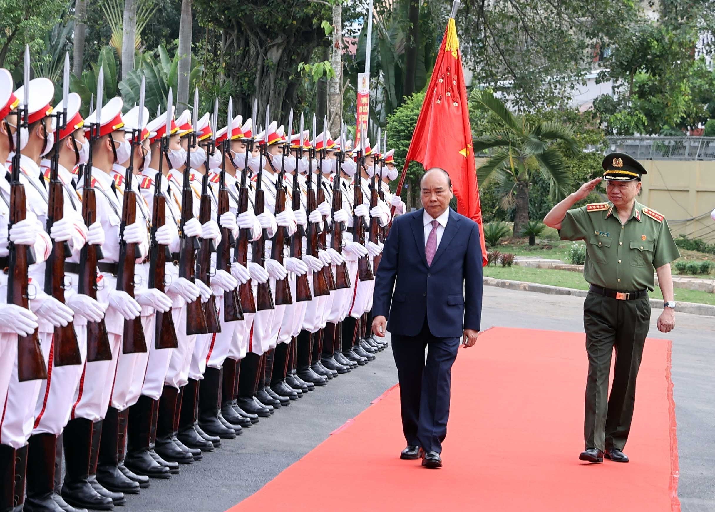 PM Nguyen Xuan Phuc attends 76th national conference of public security forces hinh anh 7