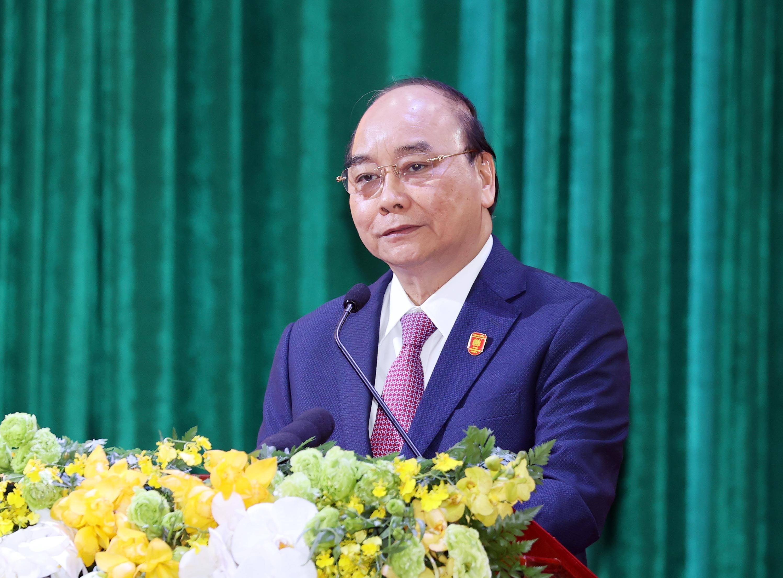 PM Nguyen Xuan Phuc attends 76th national conference of public security forces hinh anh 10