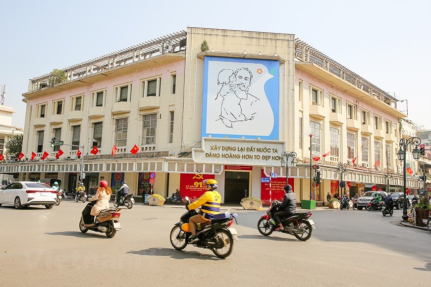 Hanoi given new facelift to welcome 13th National Party Congress hinh anh 1