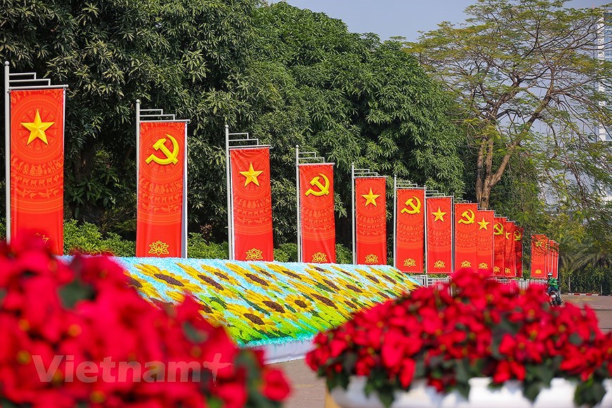 Hanoi given new facelift to welcome 13th National Party Congress hinh anh 28
