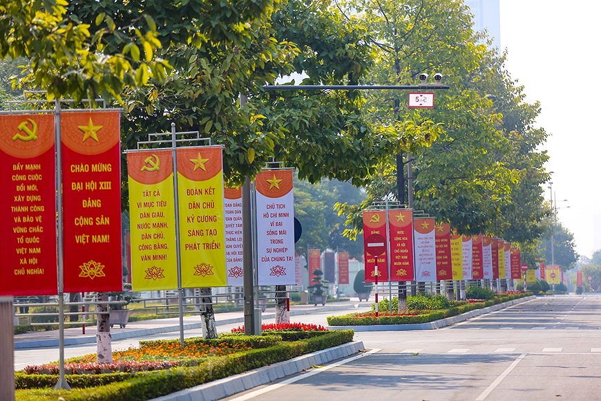 Hanoi given new facelift to welcome 13th National Party Congress hinh anh 29