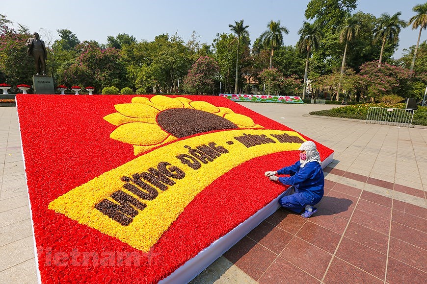 Hanoi given new facelift to welcome 13th National Party Congress hinh anh 8