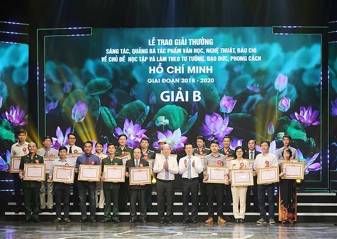 Awards promote studying and following Ho Chi Minh’s ideology hinh anh 2