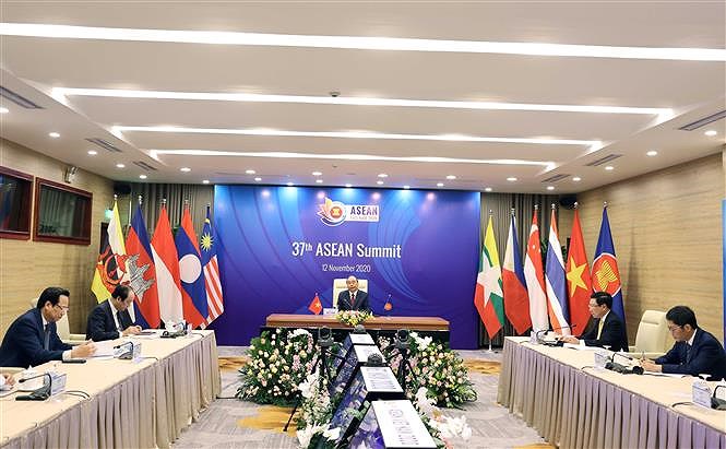 PM chairs 37th ASEAN Summit’s plenary session hinh anh 4