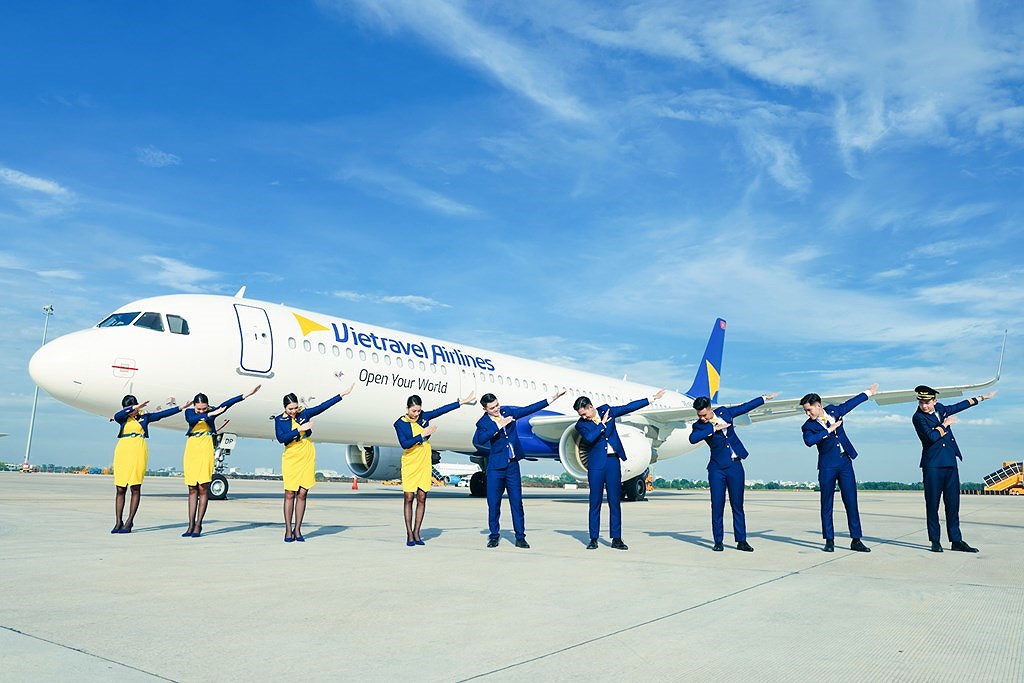 Vietravel Airlines announces uniforms, IATA symbol hinh anh 4