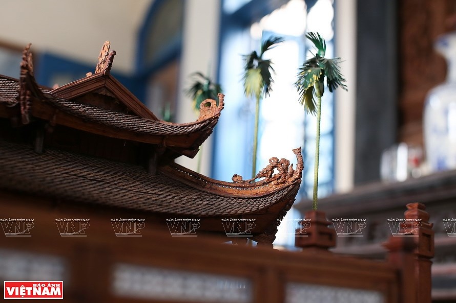Smallest wooden miniature of communal house in Vietnam hinh anh 8