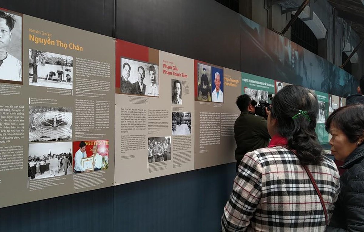 Exhibition marking 13th National Party Congress opens at Hoa Lo Prison hinh anh 1