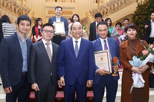 Awards to honour excellent press works on Party building hinh anh 1