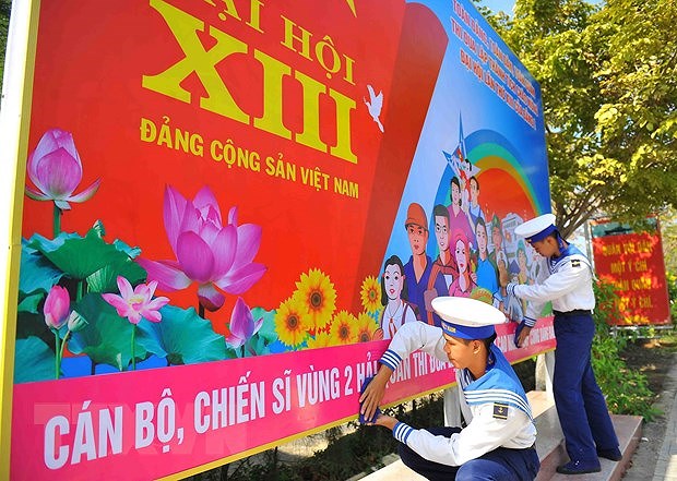 Book features top leader’s articles on preparations for 13th National Party Congress hinh anh 1