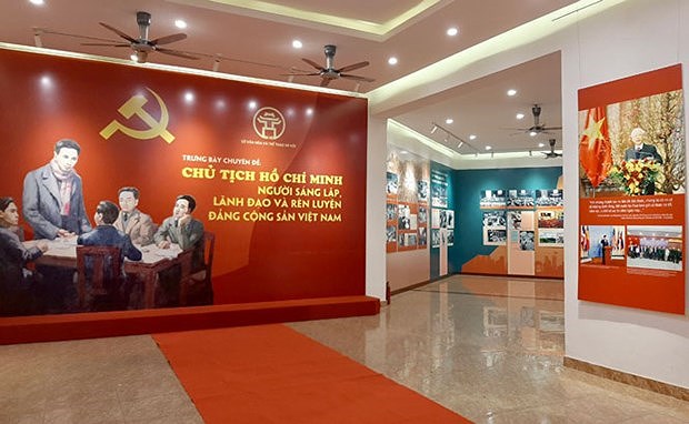 Photo exhibition spotlights President Ho Chi Minh with Communist Party of Vietnam hinh anh 1