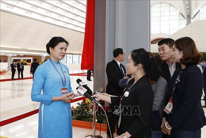 Delegates highlight trade union, women support issues at 13th National Party Congress hinh anh 2