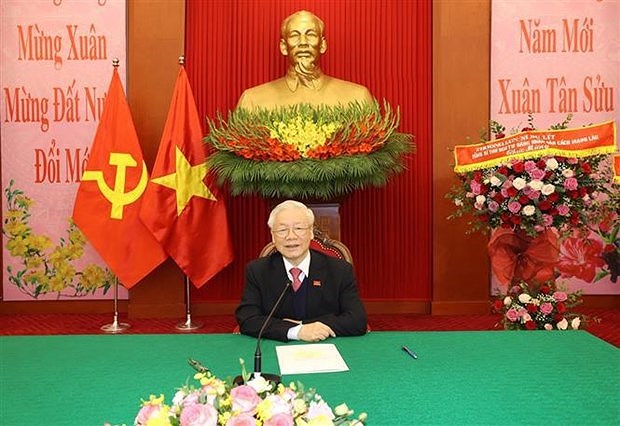 Vietnamese, Lao Party chiefs hold phone talks hinh anh 1