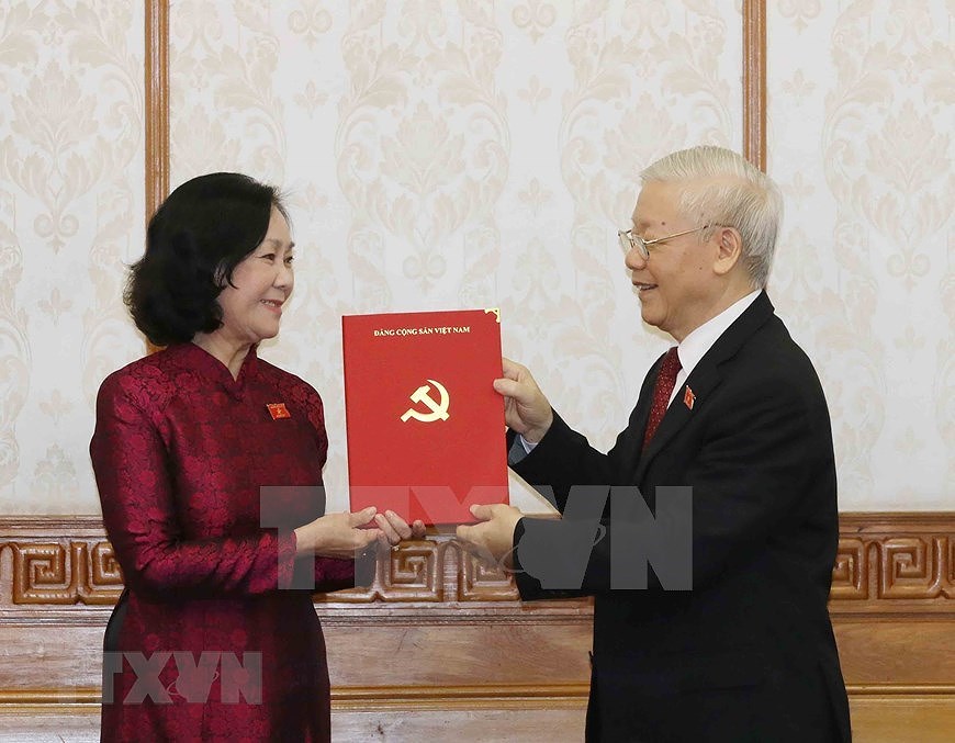 Party leader presents decisions appointing heads of Party Central Committee’s commissions hinh anh 1