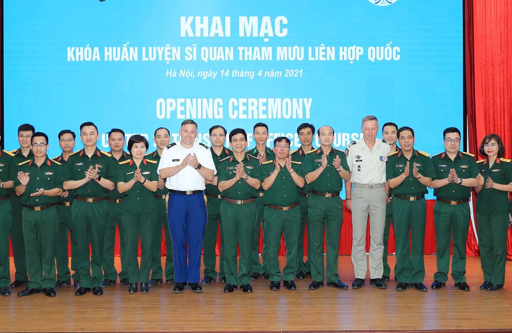 Vietnam opens UN staff officer training course hinh anh 2