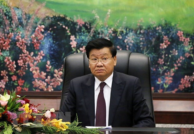 Lao leader thanks Vietnam for support in COVID-19 fight hinh anh 1
