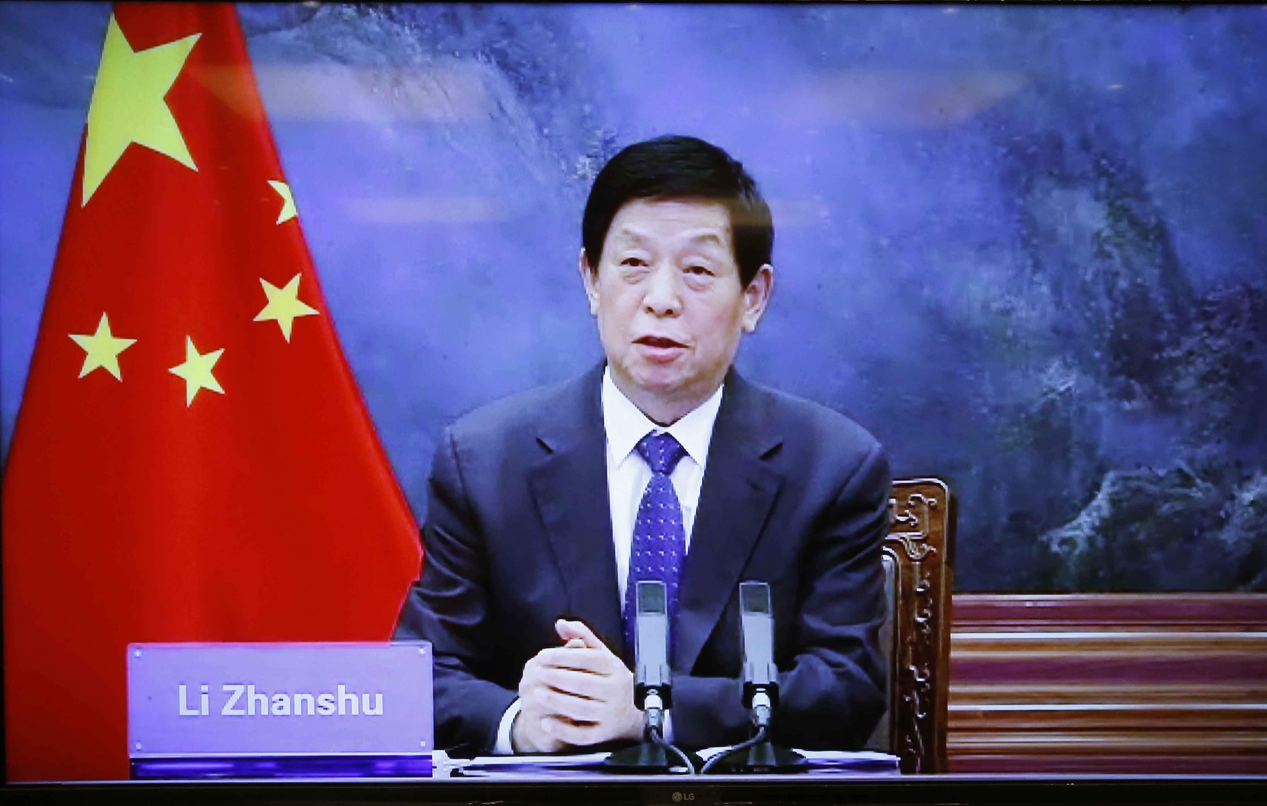 Vietnamese, Chinese top legislators hold online talks hinh anh 2