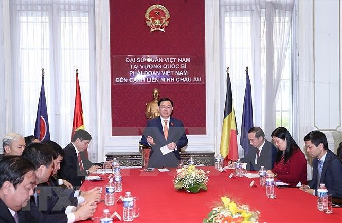 Top legislator meets Vietnamese community in Belgium hinh anh 2