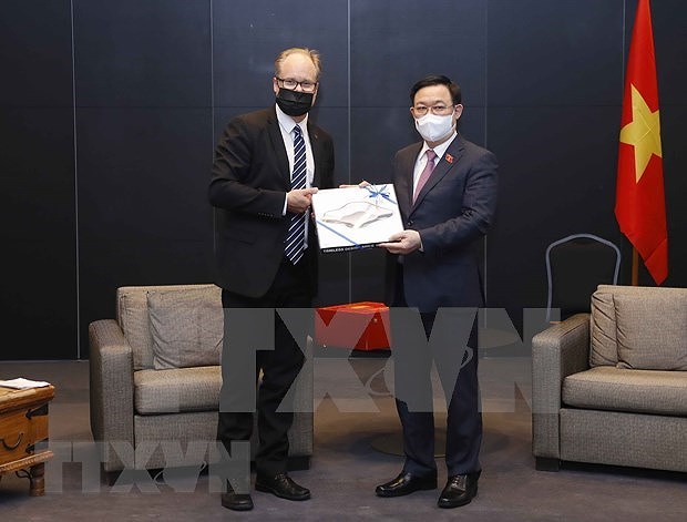Top legislator receives Salo mayor, international entrepreneurs hinh anh 1