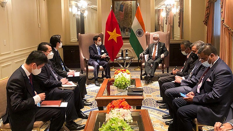 Foreign Minister Bui Thanh Son meets foreign counterparts in New York hinh anh 2