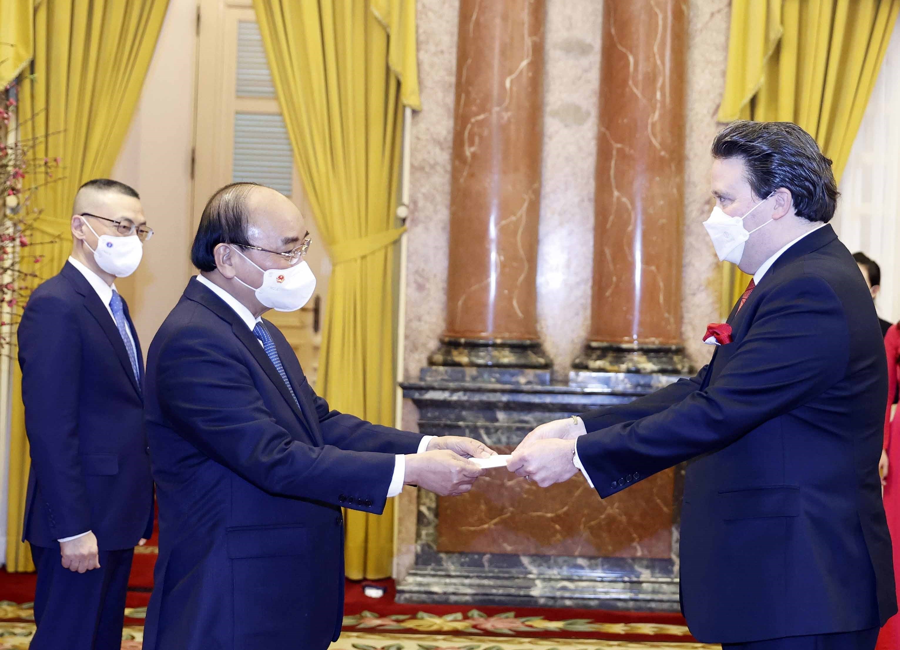 President welcomes new ambassadors of Mexico, US hinh anh 2