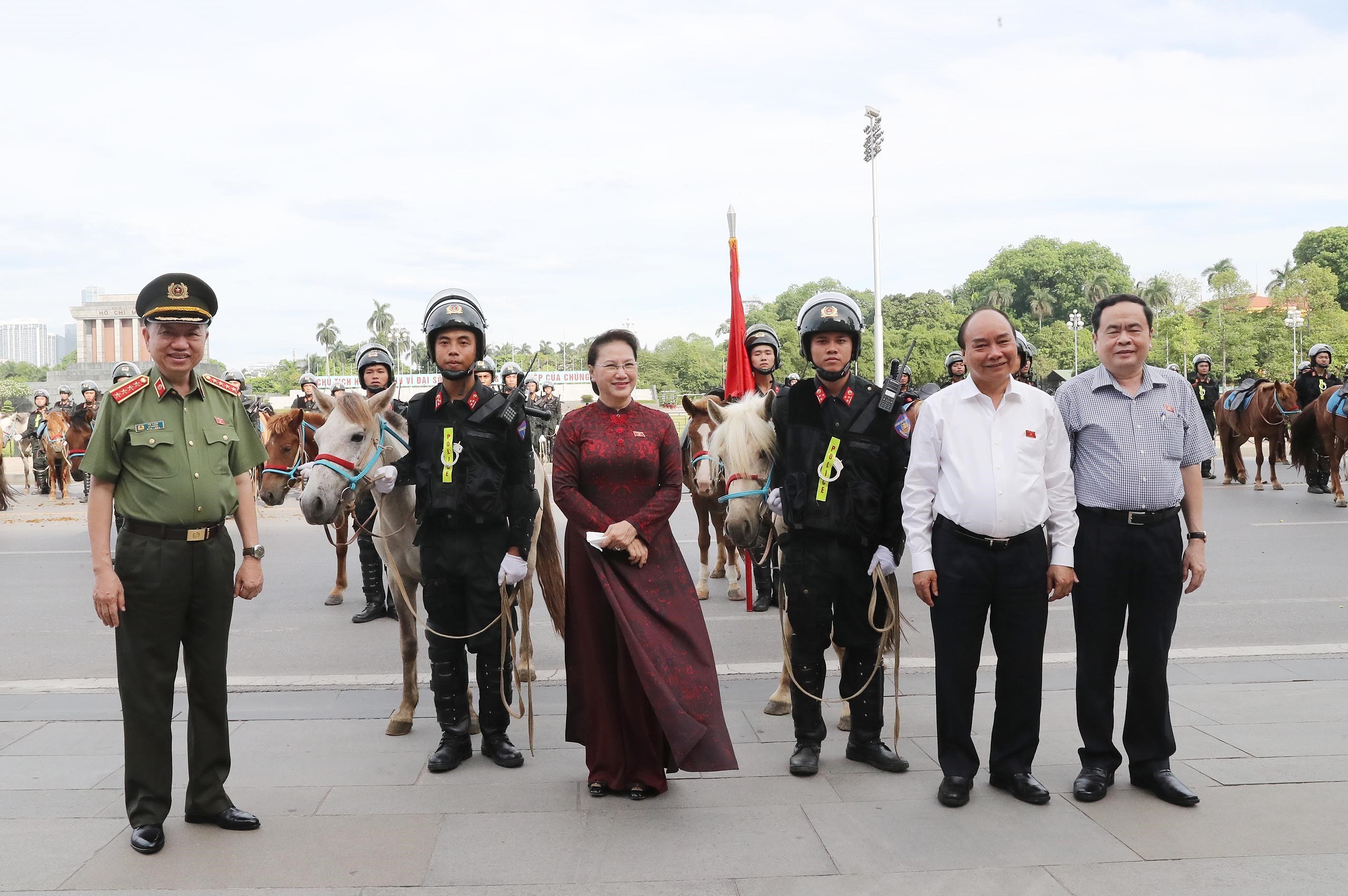 Cavalry mobile police force makes debut hinh anh 1