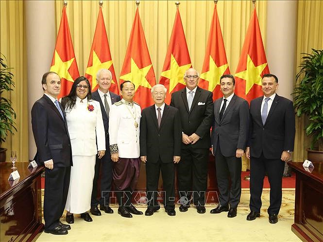 Le SG du Parti communiste et president Nguyen Phu Trong recoit de nouveaux ambassadeurs etrangers hinh anh 1