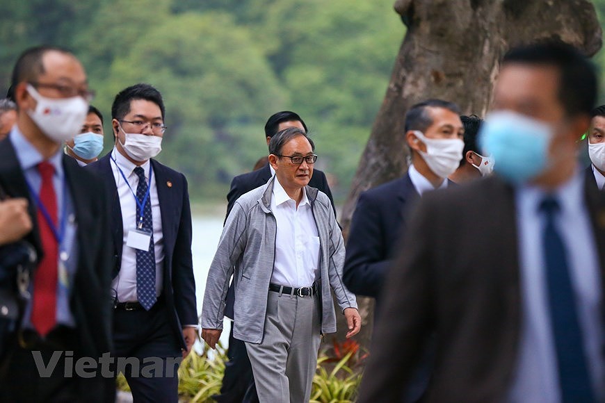 Le Premier ministre japonais fait du jogging dans le centre-ville de Hanoi hinh anh 1