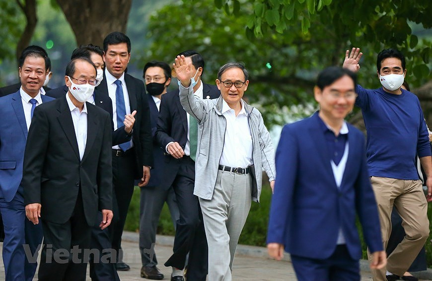 Le Premier ministre japonais fait du jogging dans le centre-ville de Hanoi hinh anh 2