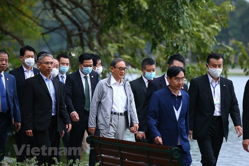 Le Premier ministre japonais fait du jogging dans le centre-ville de Hanoi hinh anh 6