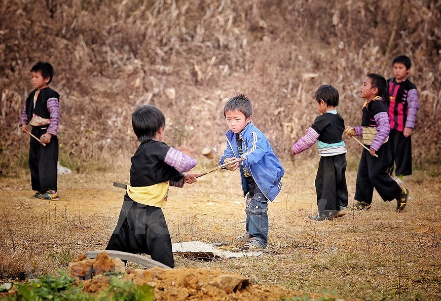 Les enfants des zones montagneuses du Nord-Ouest portent des couleurs printanieres hinh anh 3